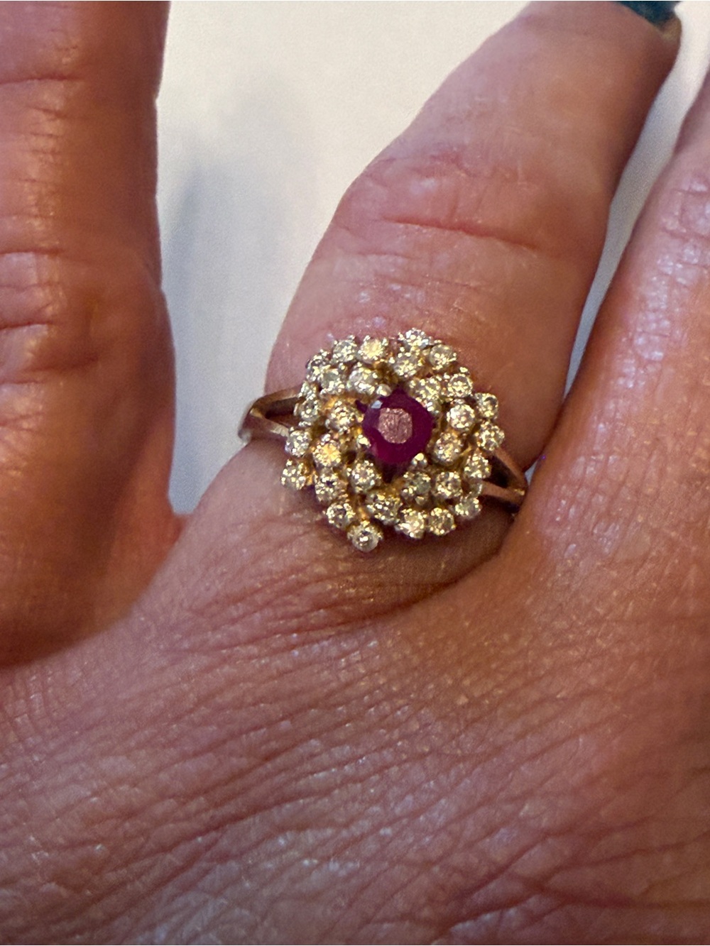 14K Yellow Gold Vintage Ruby and Diamond Cluster Starburst Ring Cocktail size 7